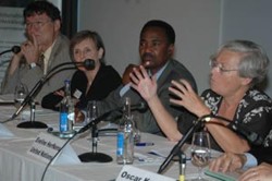 Eveline Herfkens, UN MDG Campaigner, defends the advantages of GBS at SECO’s 2006 Symposium