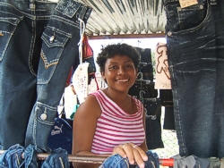 Nicaragua: Jeans Shop