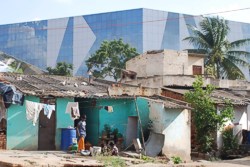 Social contrasts in Bangalore’s Electronic City (India)