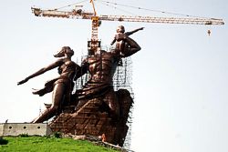 Senegal: Giant Monument