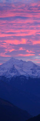 A sundowner with a view to the Weisshorn peak