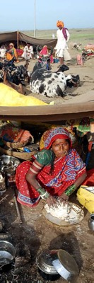 A group of Adivasi camping near Ghargaon (Maharashtra)