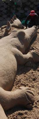 Self-employed sand artist in Umdloti (South Africa) 